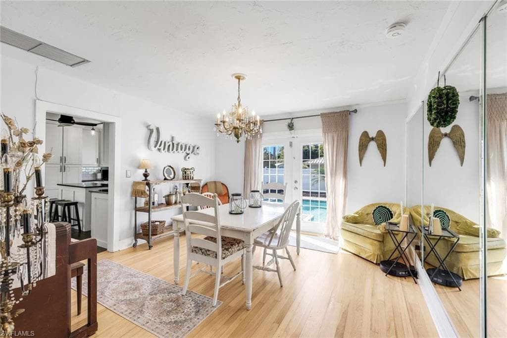 1321 Donna DR-8