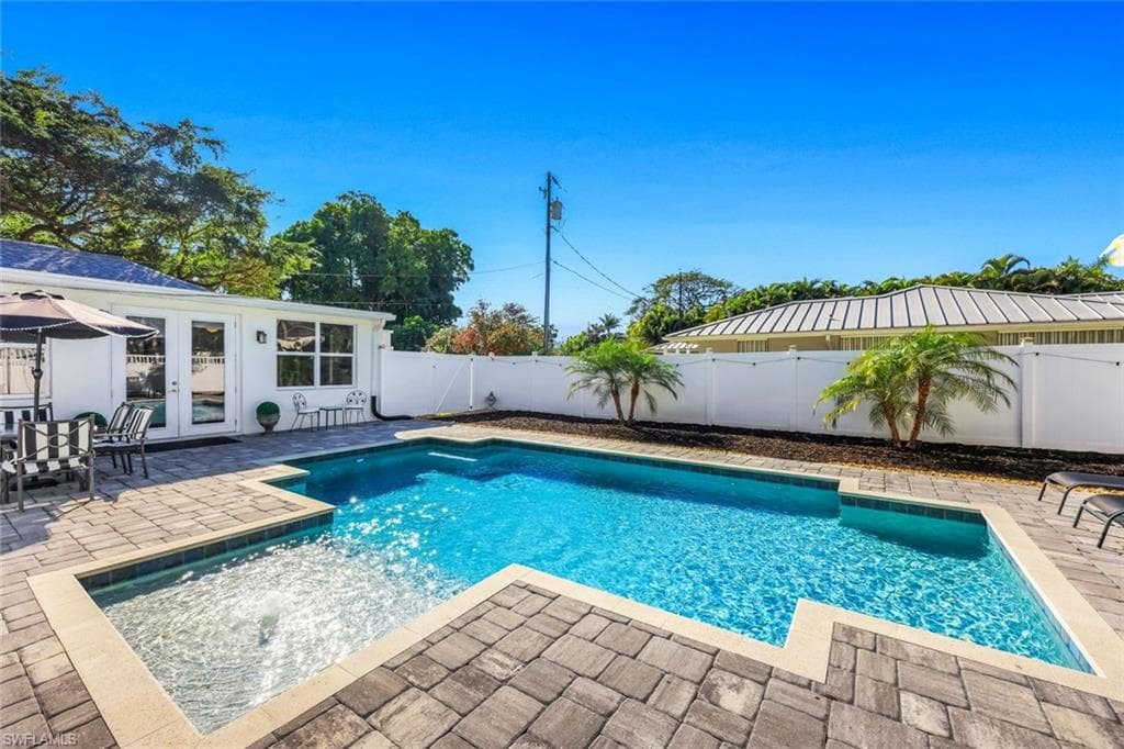 1321 Donna DR-29