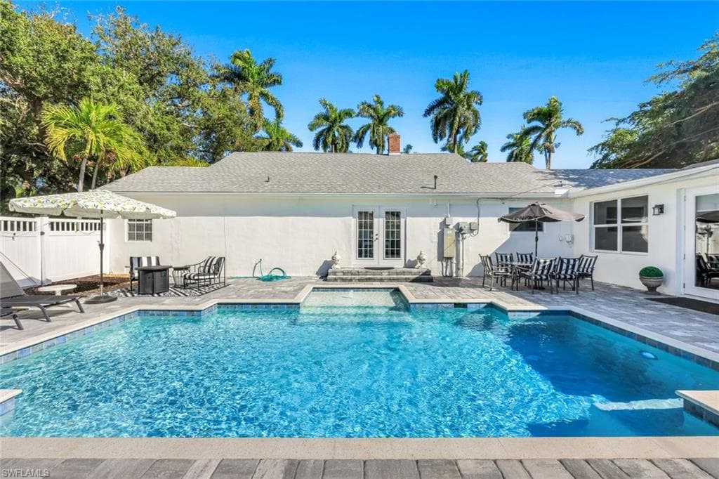 1321 Donna DR-33