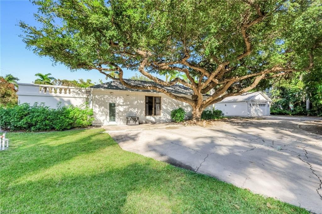 1321 Donna DR-44