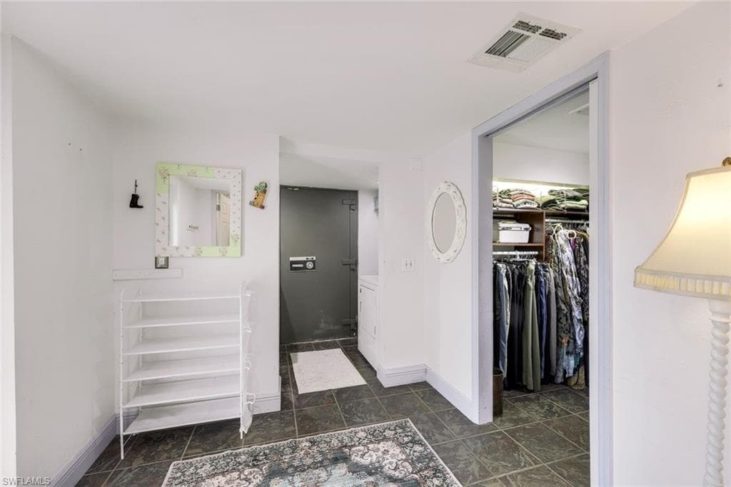 1321 Donna DR-17