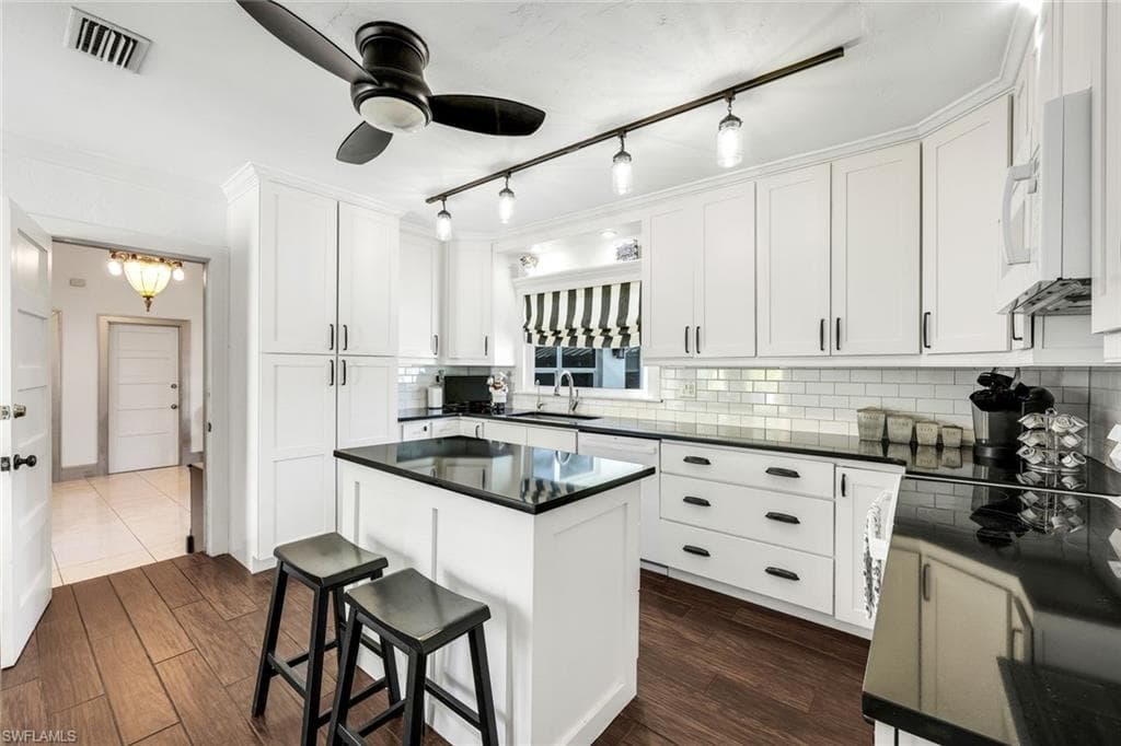 1321 Donna DR-14