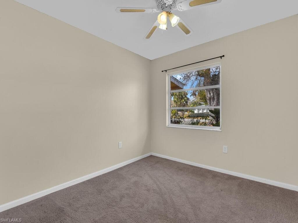 2124 E Gardenia CIR-16