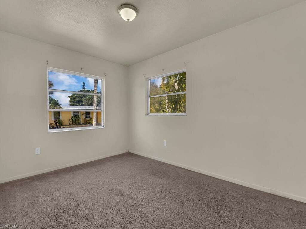 2124 E Gardenia CIR-11