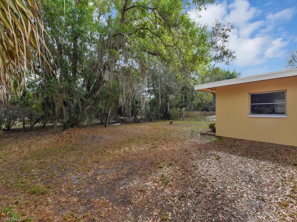 2124 E Gardenia CIR-24