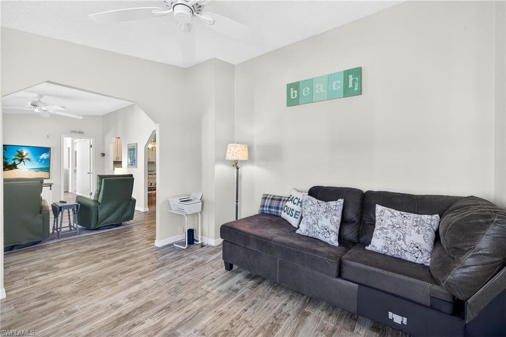 10390 Wales LOOP-13