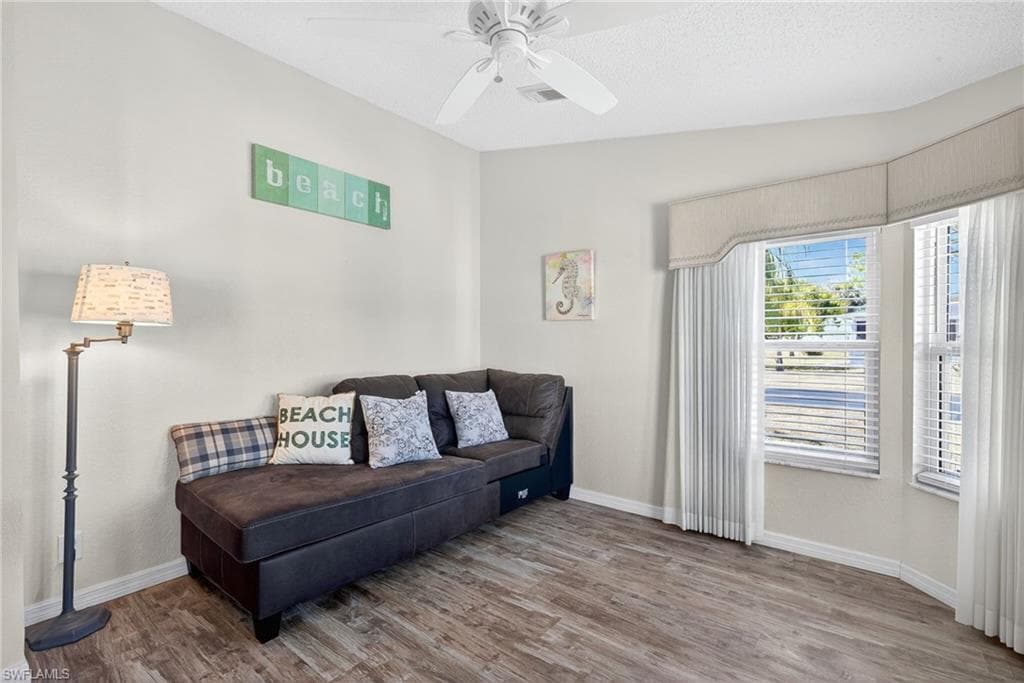 10390 Wales LOOP-14