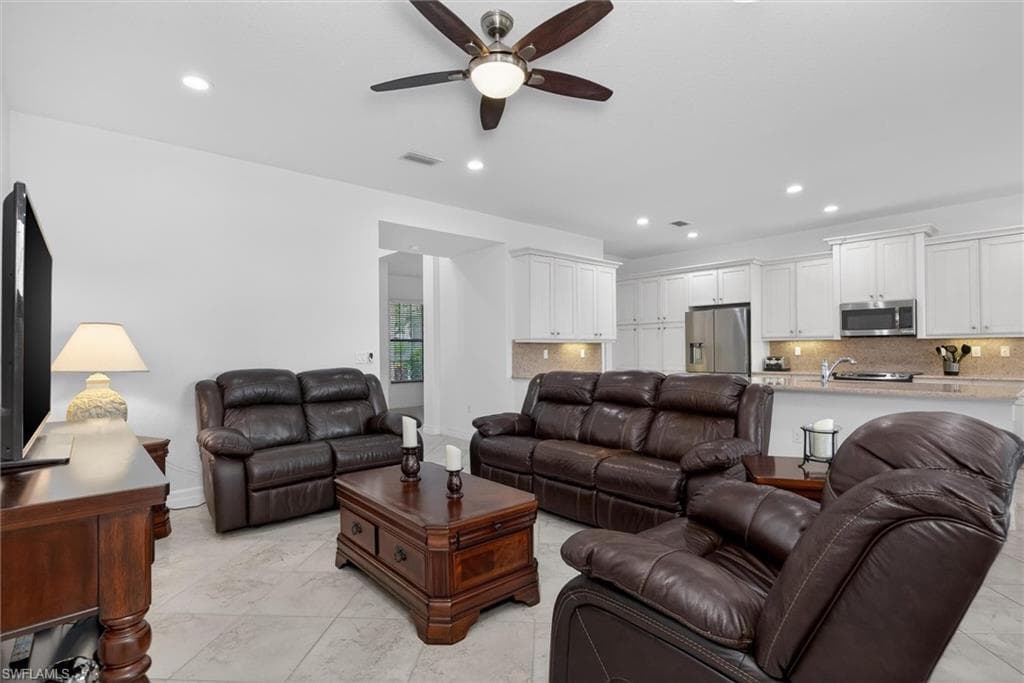 3296 Pacific DR-9