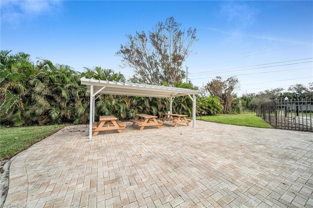 15069 Cloverdale DR-33