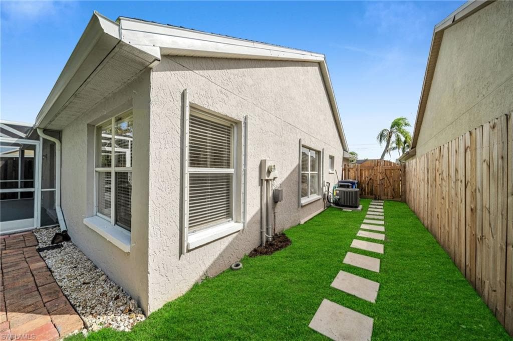 15069 Cloverdale DR-32