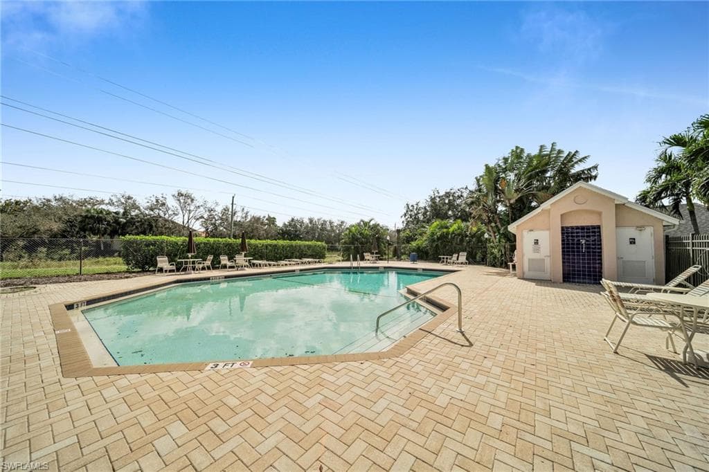15069 Cloverdale DR-34