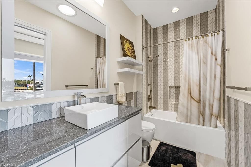 103 Montrose DR, FORT MYERS FL 33919-41