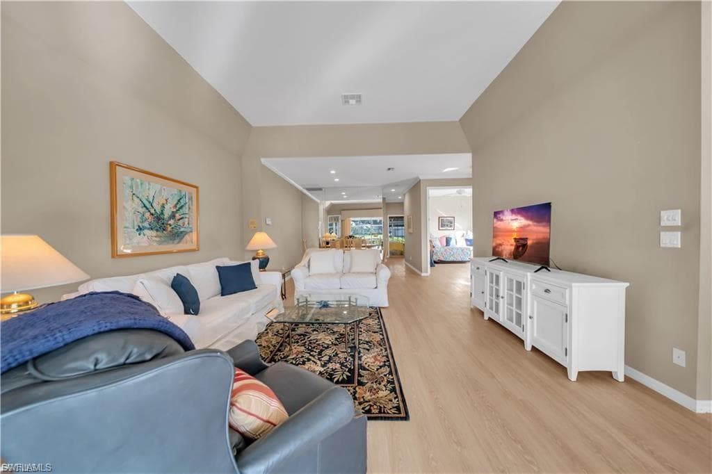 8601 Fairway Bend DR-25