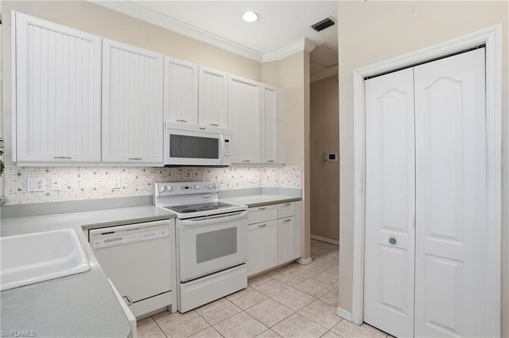 2265 Heritage Greens DR-10
