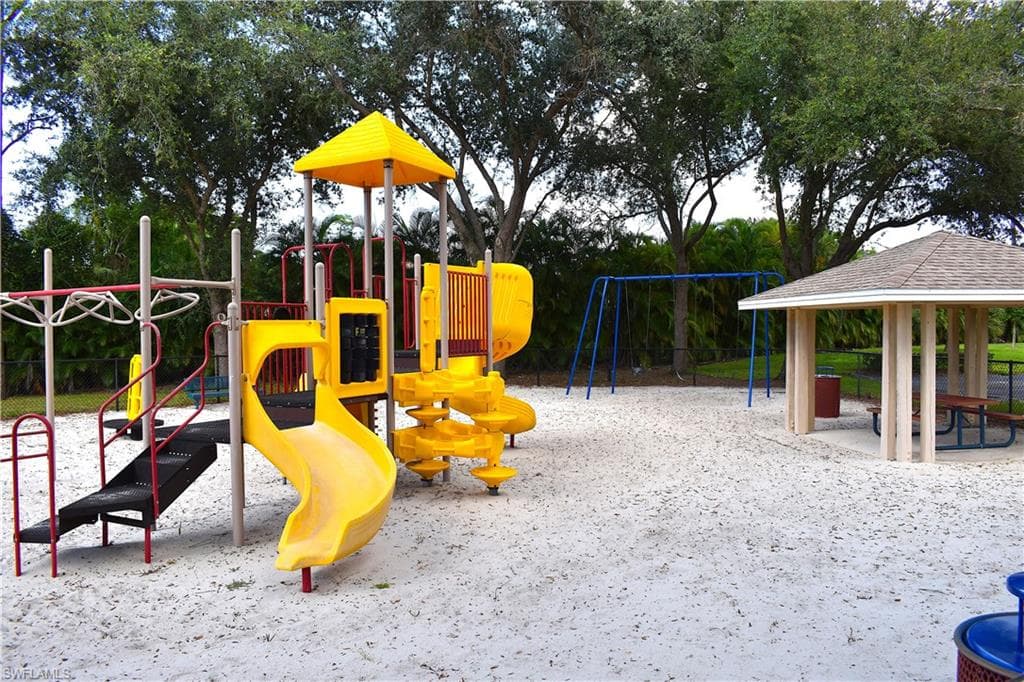 354 Dover PL # 104, NAPLES FL 34104-23