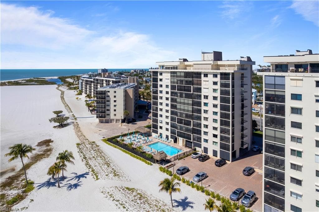 8400 Estero BLVD 303-23
