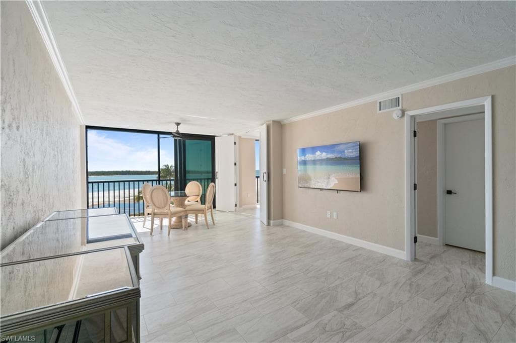 8400 Estero BLVD 303-3