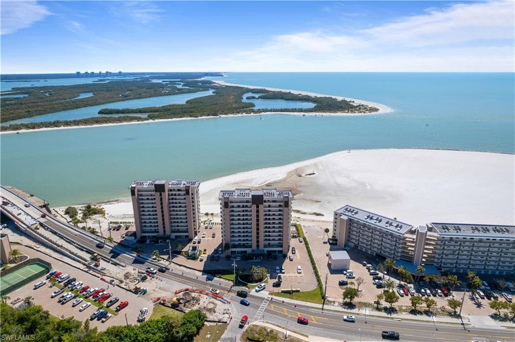 8400 Estero BLVD 303-24