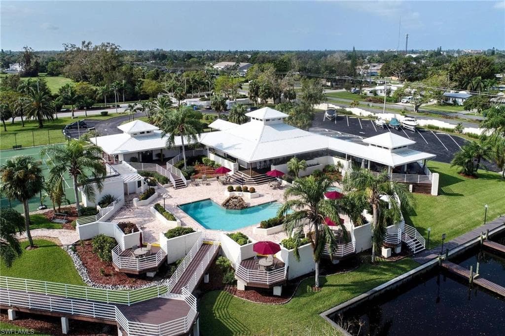 9391 Palm Island CIR, NORTH FORT MYERS FL 33903-33