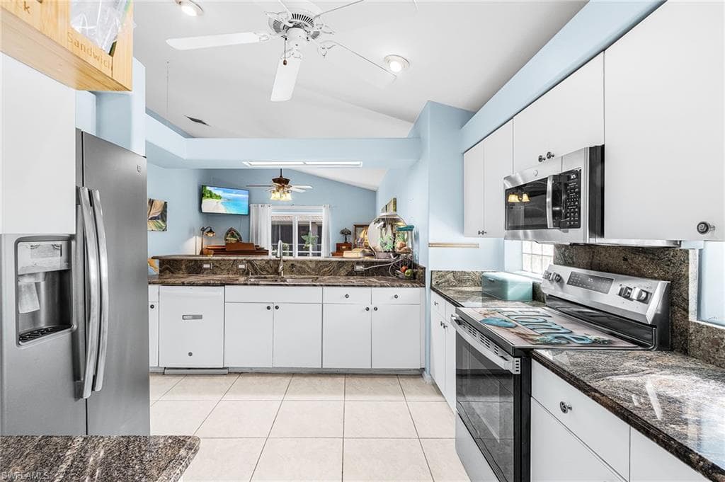 9391 Palm Island CIR, NORTH FORT MYERS FL 33903-7
