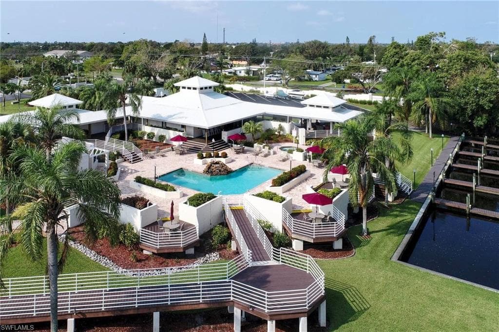 9391 Palm Island CIR, NORTH FORT MYERS FL 33903-22