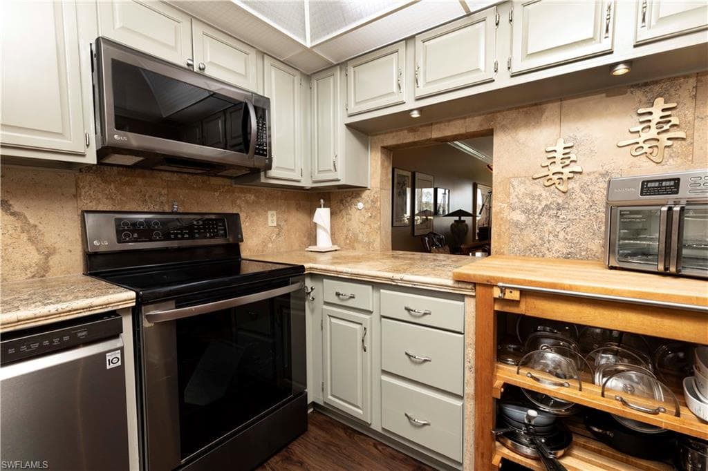 37 High Point CIR E 209-6