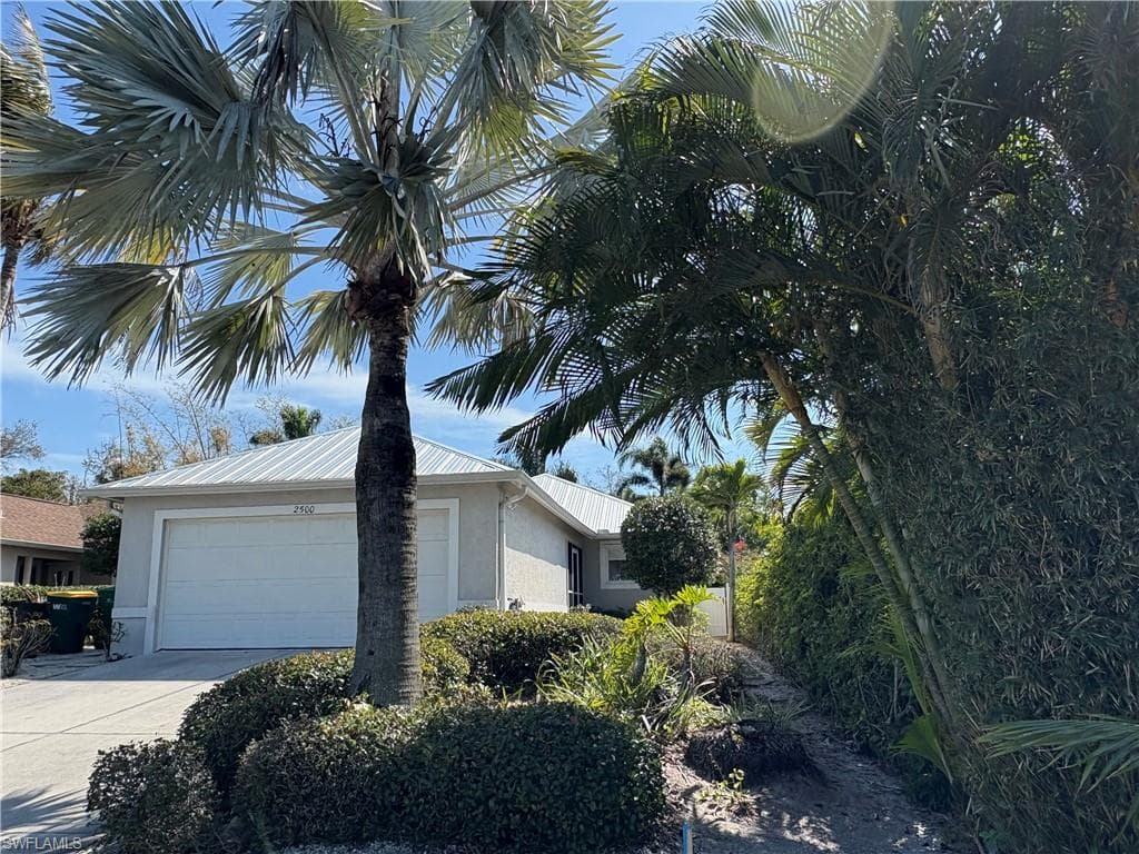 2500 Lee ST, NAPLES FL 34112-22