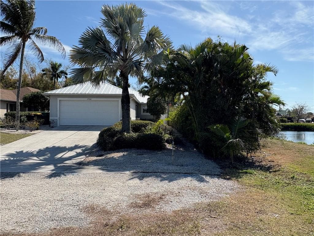 2500 Lee ST, NAPLES FL 34112-38