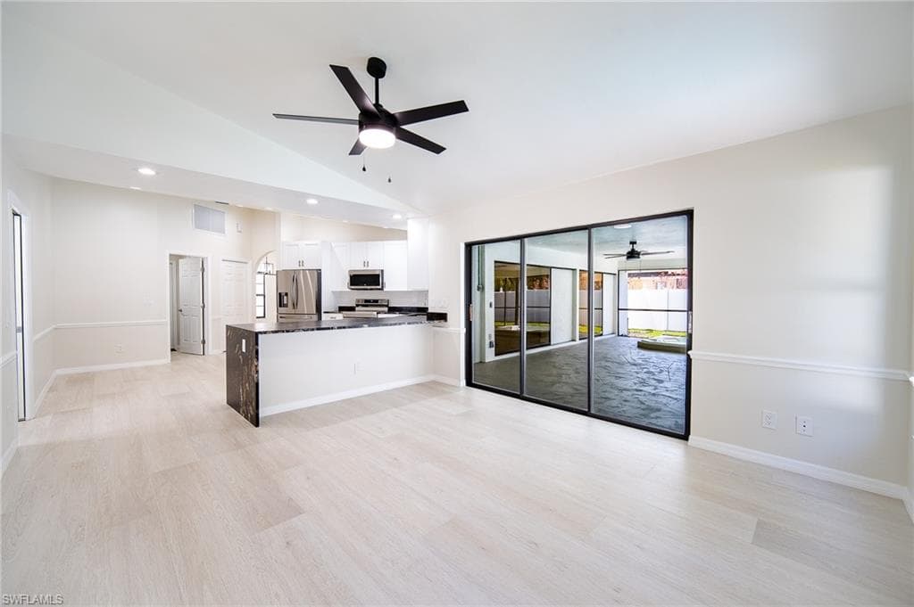 10731 Regent CIR-16