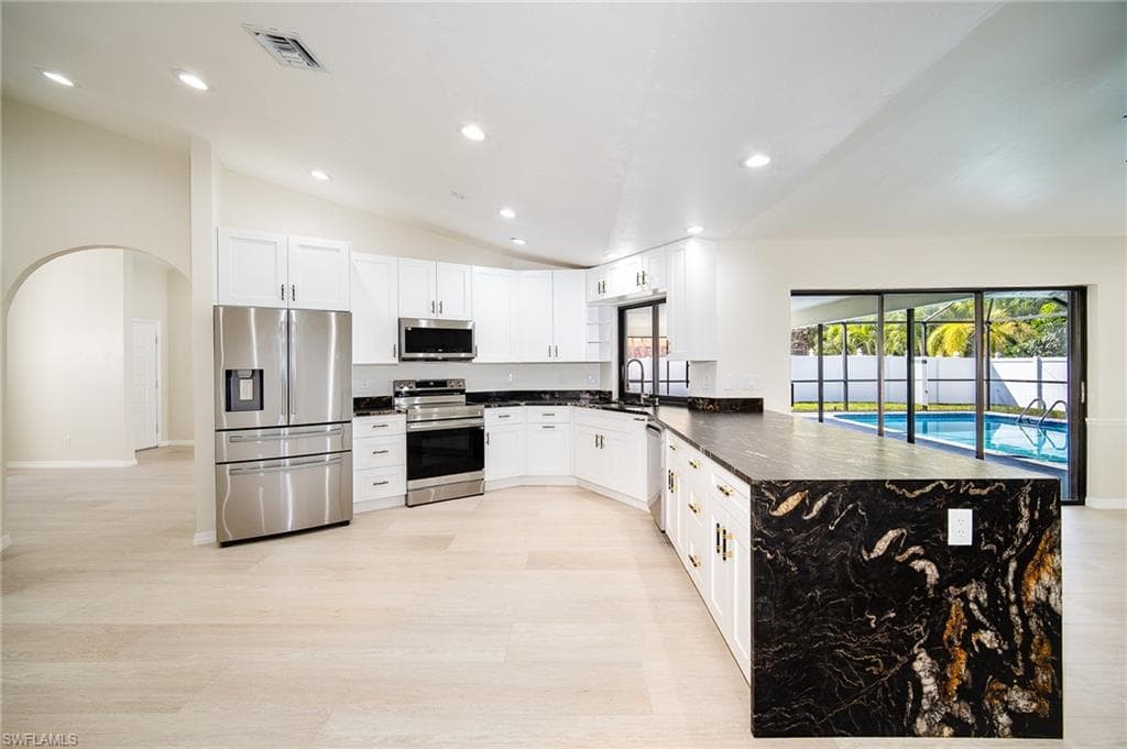 10731 Regent CIR-15