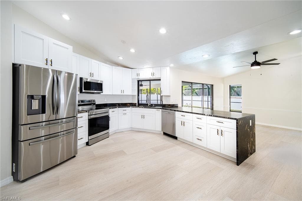 10731 Regent CIR-14