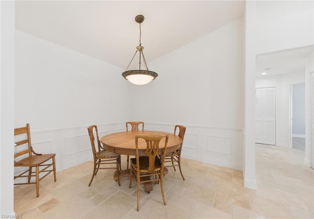 9844 Luna CIR # 201D, NAPLES FL 34109-25