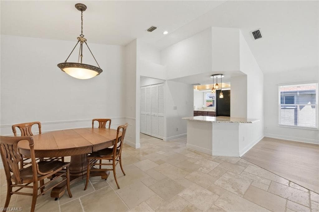 9844 Luna CIR # 201D, NAPLES FL 34109-9