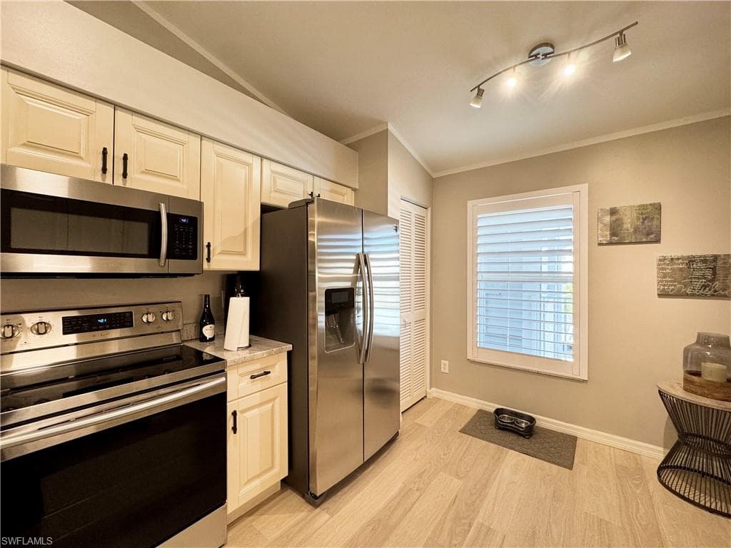 9610 Victoria LN D302-11
