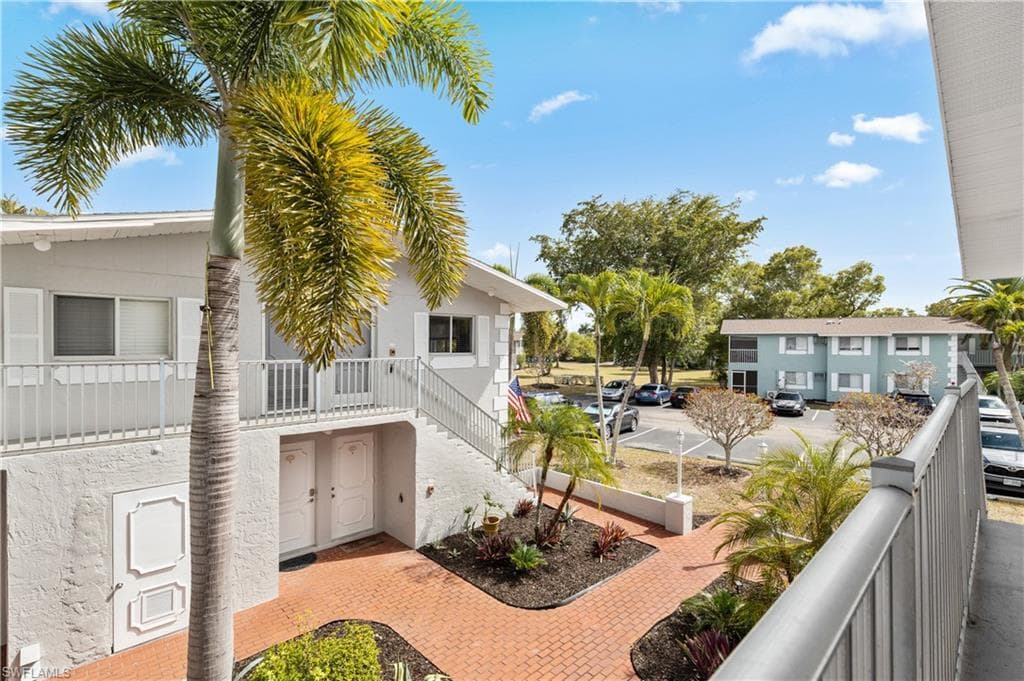 8141 Country RD # 202, FORT MYERS FL 33919-20