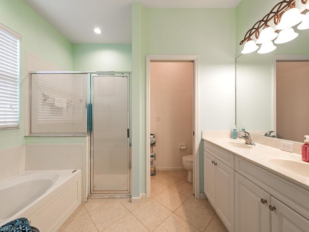 8300 Laurel Lakes BLVD, NAPLES FL 34119-11
