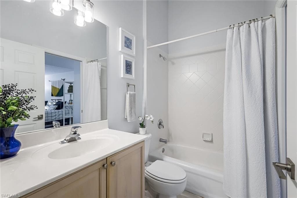5360 Andover DR # 202, NAPLES FL 34110-17