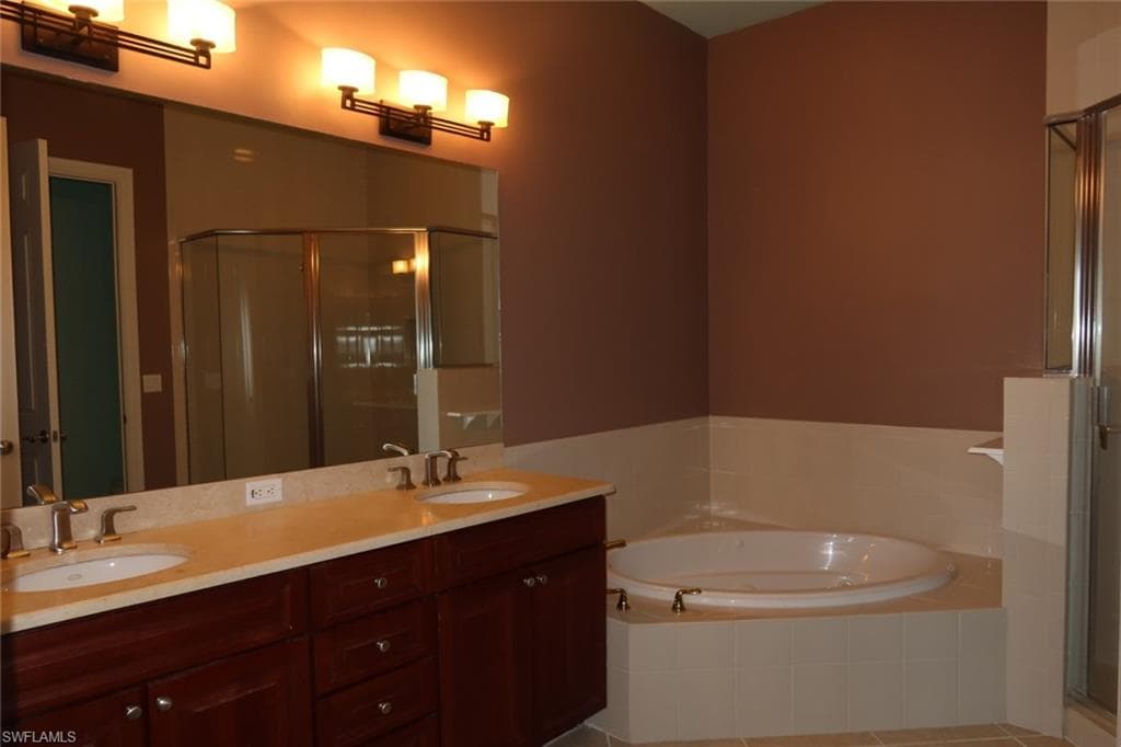 7168 Lemuria CIR # 1701, NAPLES FL 34109-22