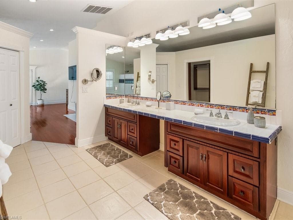 100 Fairview AVE, FORT MYERS FL 33905-21
