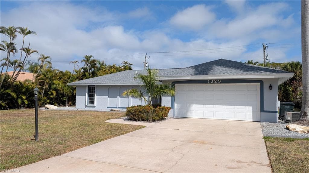 1329 Oaklawn CT, FORT MYERS FL 33919-1