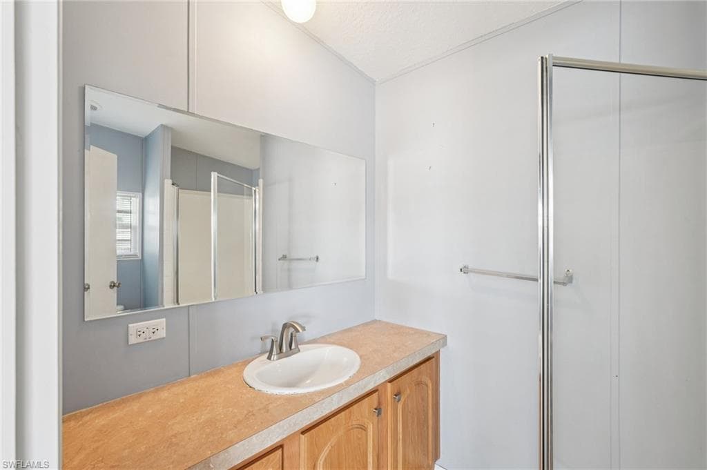 121 Kim DR 121-22