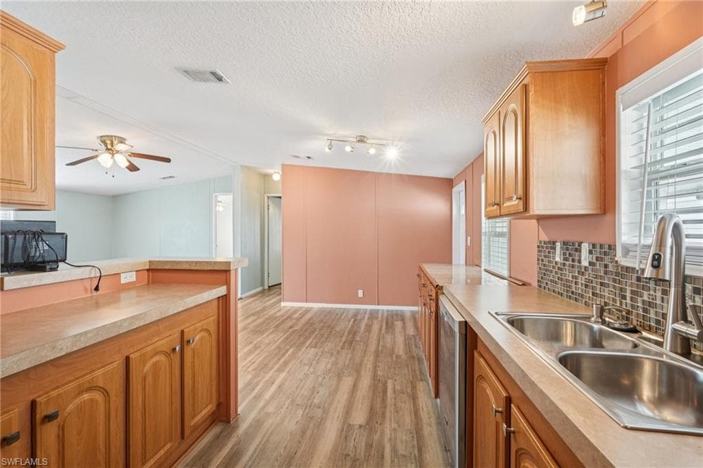 121 Kim DR 121-8