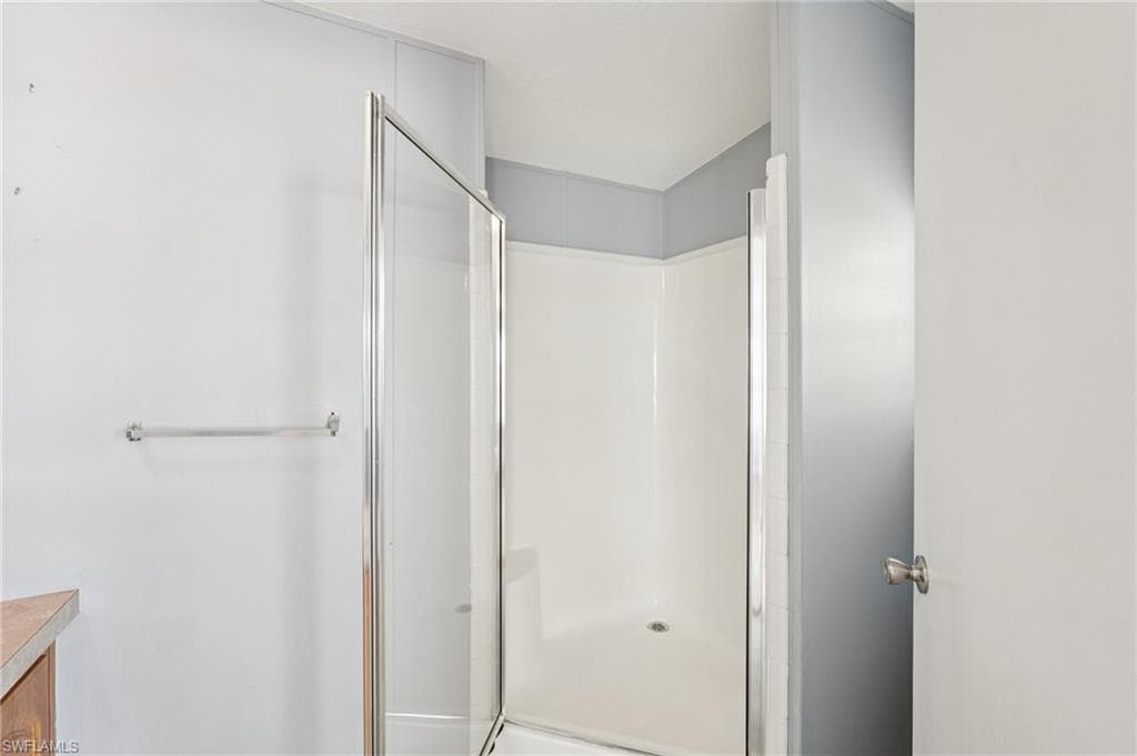 121 Kim DR 121-23