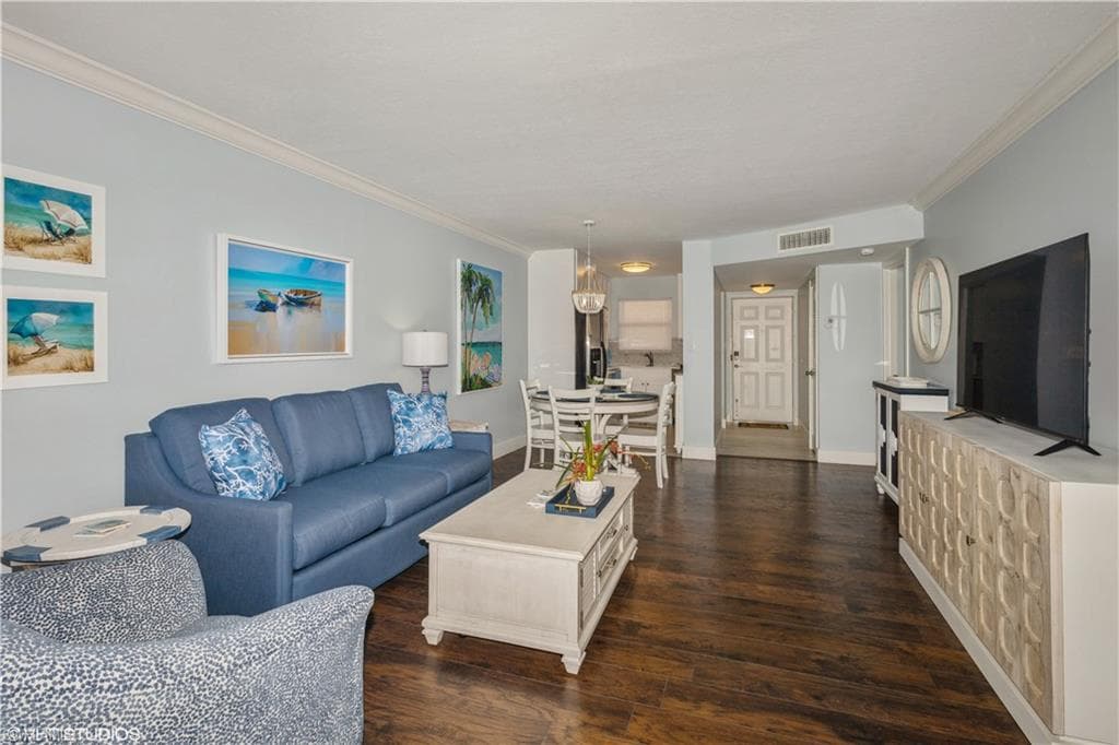 190 Turtle Lake CT # 311, NAPLES FL 34105-1