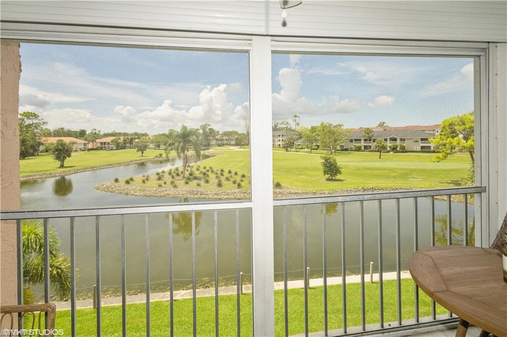 190 Turtle Lake CT # 311, NAPLES FL 34105-5