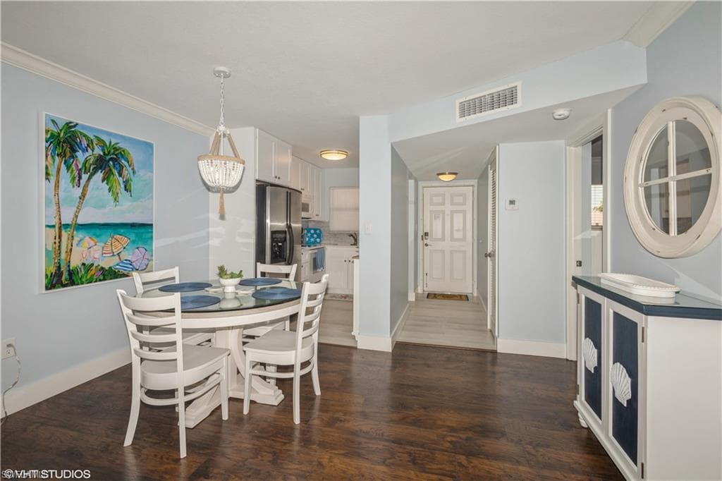 190 Turtle Lake CT # 311, NAPLES FL 34105-17