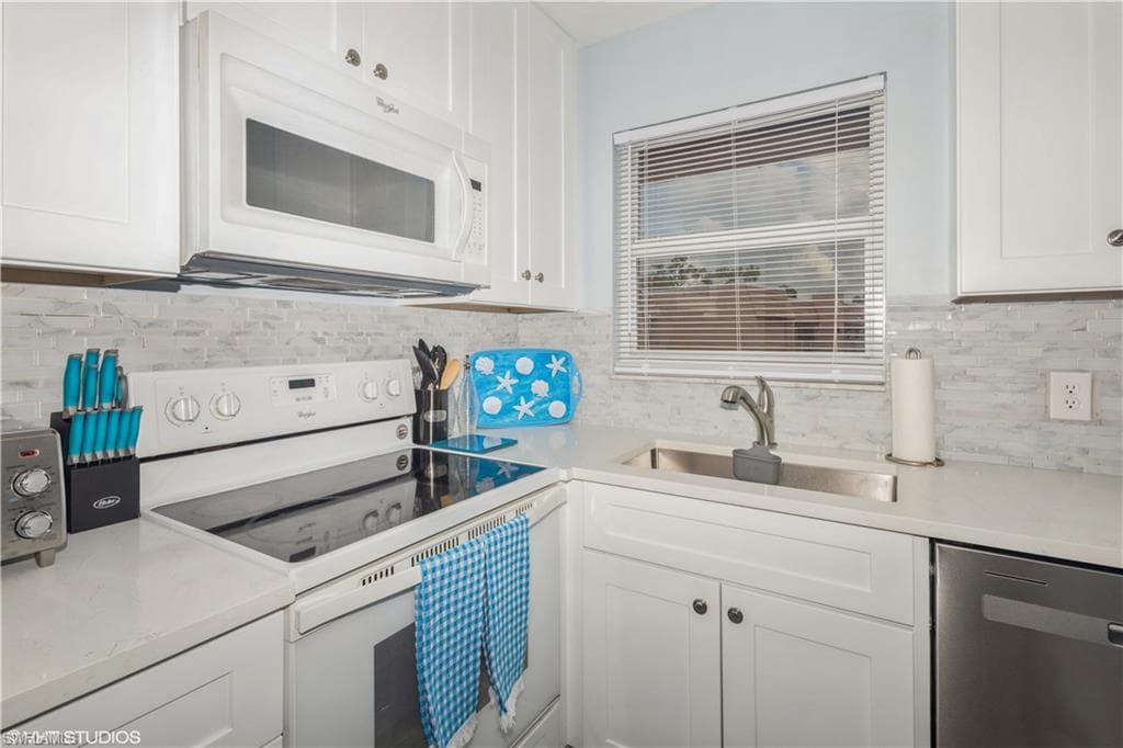 190 Turtle Lake CT # 311, NAPLES FL 34105-14