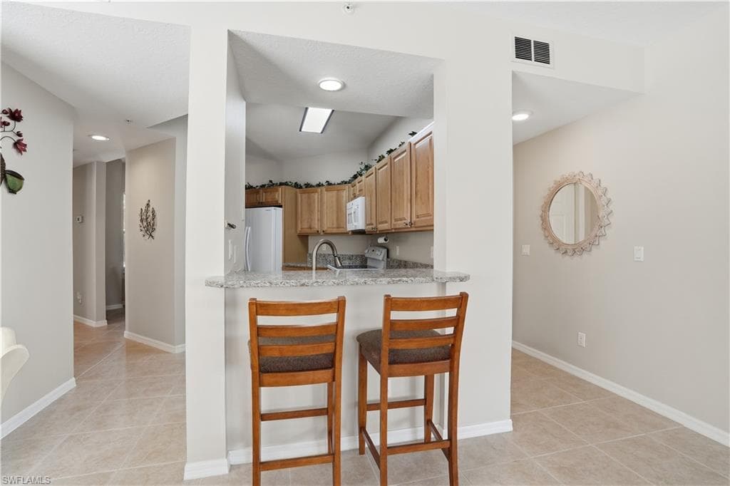 6560 Huntington Lakes CIR 104-12