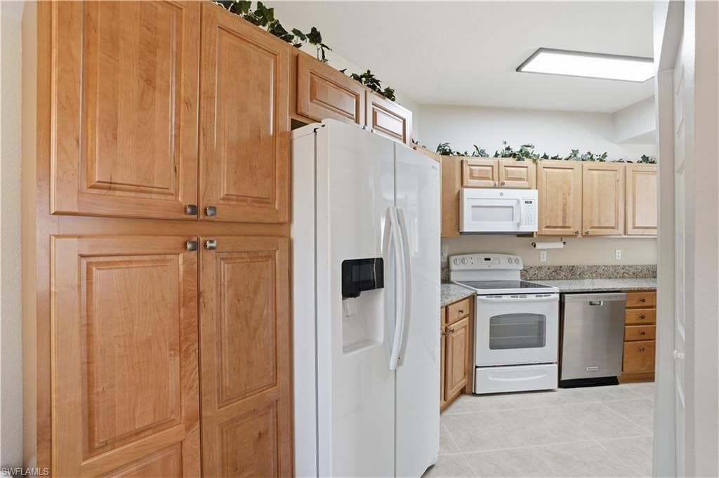6560 Huntington Lakes CIR 104-19
