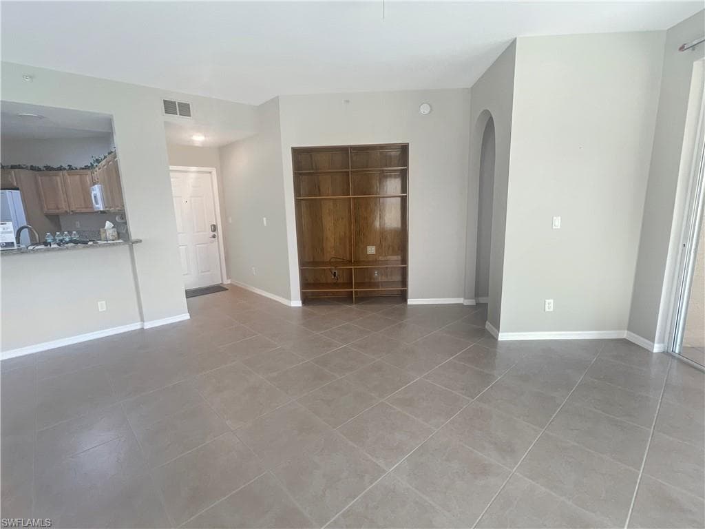 6560 Huntington Lakes CIR 104-13